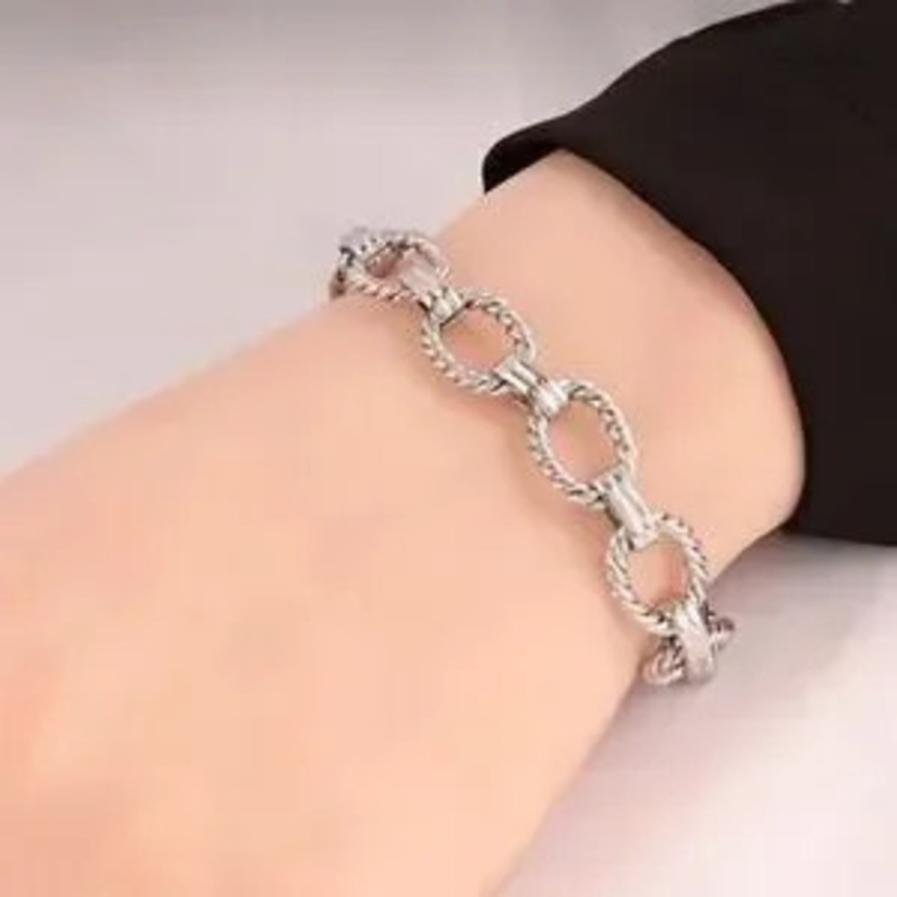 Stylish Silver Link Bracelet